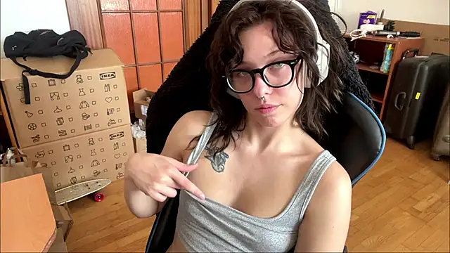 PillowPeachX online show from May 2026 09:48:02 AM