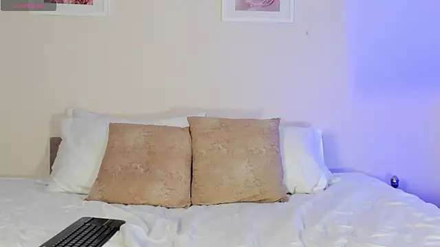 EmmaWilliammss online show from April 2026 08:57:02 PM