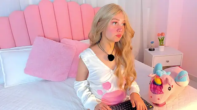 sweett fire online show from April 2026 06:08:02 PM