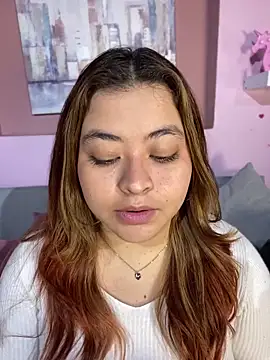 ZoeBennett Pink online show from April 2026 06:13:02 PM