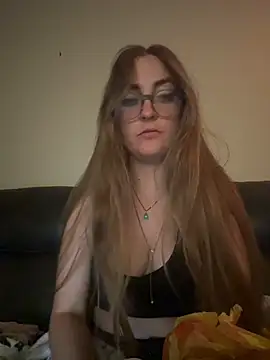 Snapshot of prettykitttty chatting on April 2026 08:37:02 AM prettykitttty online show from April 2026 08:37:02 AM