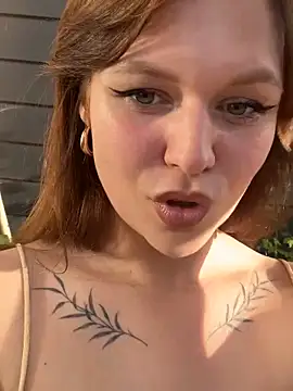 Snapshot of SweetLikaaa chatting on May 2026 05:32:02 PM SweetLikaaa online show from May 2026 05:32:02 PM