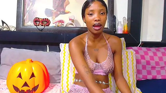 YoungBarbiexx online show from May 2026 07:25:02 PM