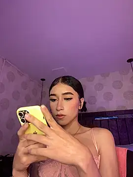 Snapshot of Alahia_pink_ chatting on April 2026 04:18:01 AM Alahia pink online show from April 2026 04:18:01 AM