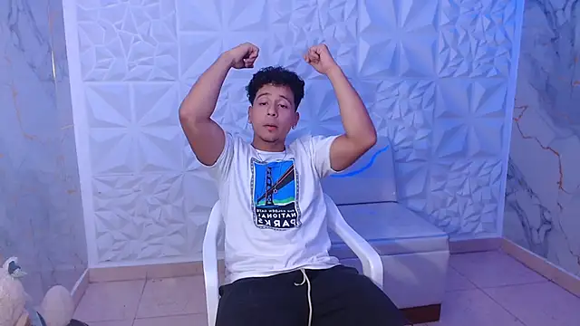 goldenjyj online show from April 2026 02:33:01 PM