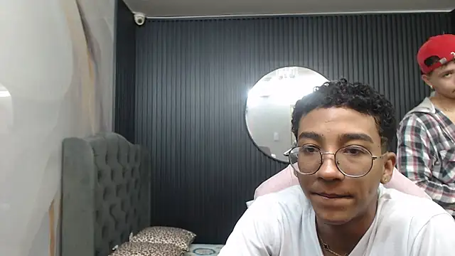 goldenjyj online show from April 2026 02:07:02 PM