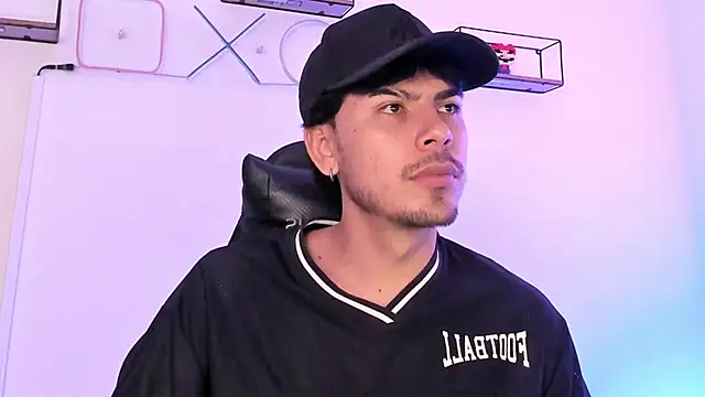 Snapshot of Izack_01 chatting on April 2026 04:44:02 PM Izack 01 online show from April 2026 04:44:02 PM