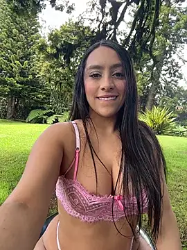 JuliettaGmz online show from May 2026 03:15:02 PM