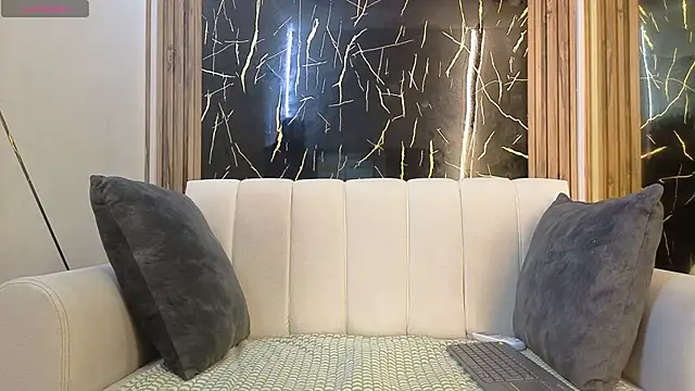 Julianas pm online show from April 2026 05:28:02 PM