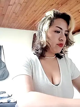 HannaJonnes  online show from April 2026 01:12:02 PM