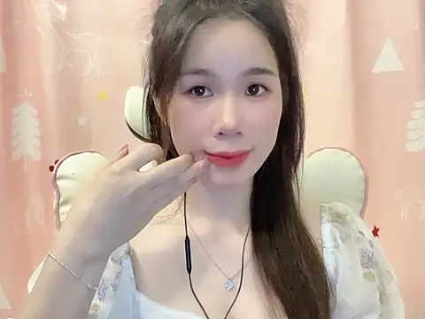Luna3579 online show from May 2026 05:05:01 PM