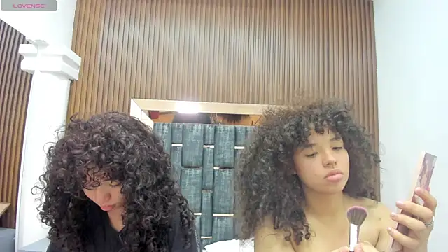 Chloe and Violeta online show from May 2026 11:59:01 AM