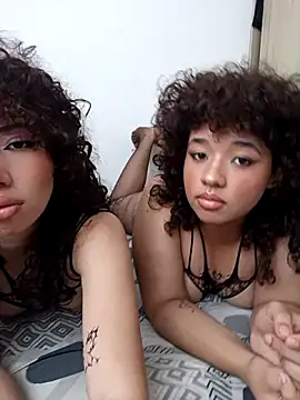 Chloe and Violeta online show from July 2026 01:22:02 PM