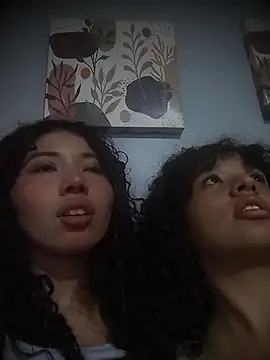 Chloe and Violeta online show from May 2026 03:43:02 AM