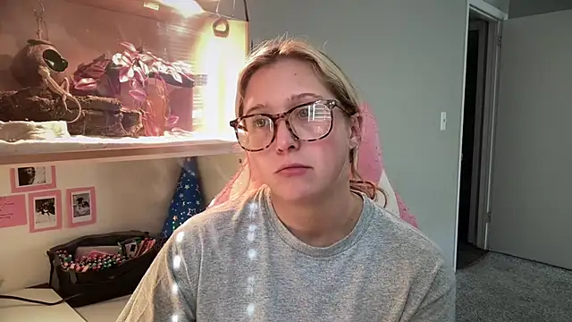 Snapshot of MUSCLEMOMMY1365 chatting on June 2026 09:45:02 PM MUSCLEMOMMY1365 online show from June 2026 09:45:02 PM