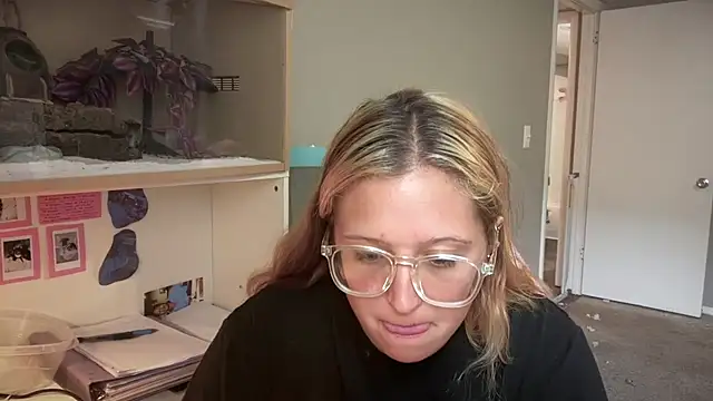 Snapshot of MUSCLEMOMMY1365 chatting on April 2026 02:58:02 PM MUSCLEMOMMY1365 online show from April 2026 02:58:02 PM