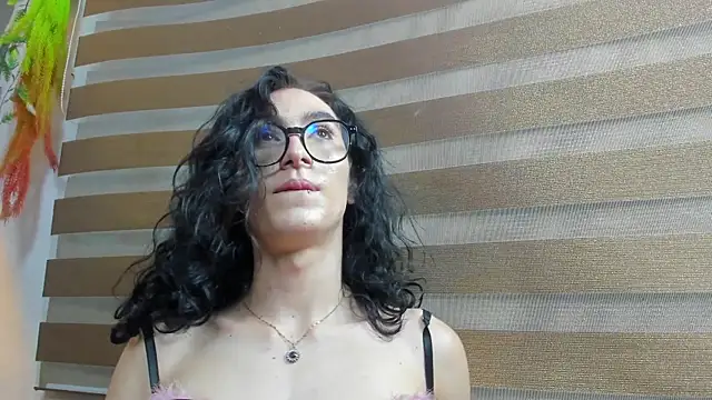 Snapshot of Shammy_rosse chatting on July 2026 11:09:02 PM Shammy rosse online show from July 2026 11:09:02 PM