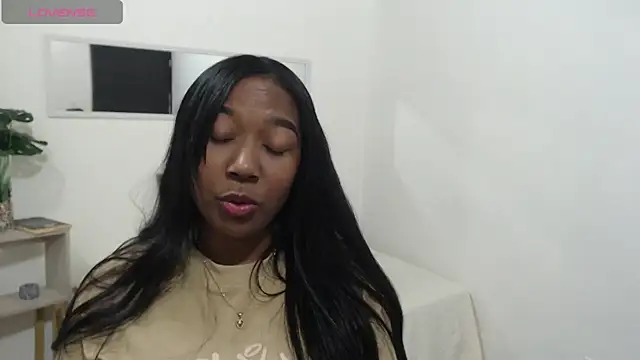 Snapshot of Chell_Ivy chatting on April 2026 03:38:01 PM Chell Ivy online show from April 2026 03:38:01 PM