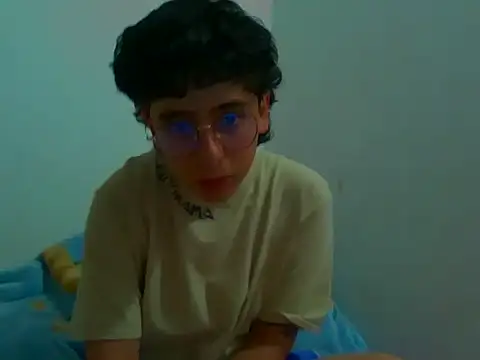 LatinHeatX22 online show from April 2026 09:37:02 PM