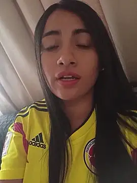 Snapshot of DaniellaGiraldo chatting on June 2026 02:27:02 PM DaniellaGiraldo online show from June 2026 02:27:02 PM