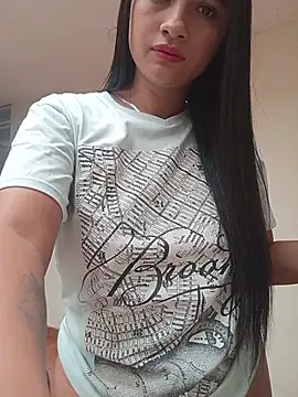 Snapshot of DaniellaGiraldo chatting on July 2026 01:43:01 PM DaniellaGiraldo online show from July 2026 01:43:01 PM