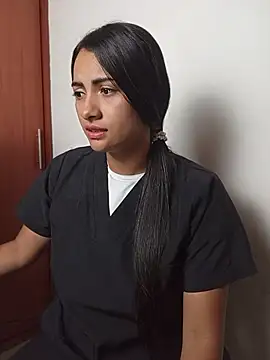 Snapshot of DaniellaGiraldo chatting on May 2026 02:02:01 PM DaniellaGiraldo online show from May 2026 02:02:01 PM
