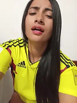 Snapshot of DaniellaGiraldo chatting on July 2026 01:50:02 PM DaniellaGiraldo online show from July 2026 01:50:02 PM