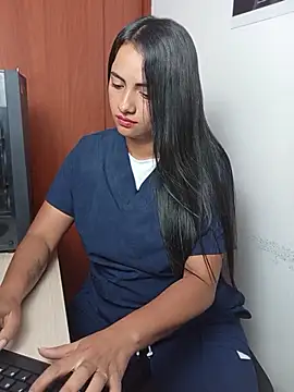 Snapshot of DaniellaGiraldo chatting on May 2026 02:03:01 PM DaniellaGiraldo online show from May 2026 02:03:01 PM