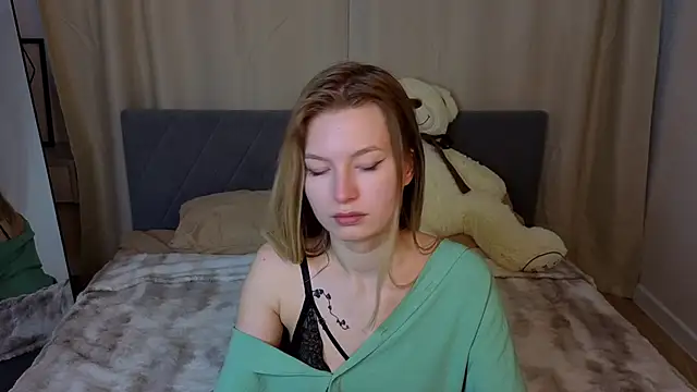 Lisa Hummi online show from April 2026 01:28:01 AM