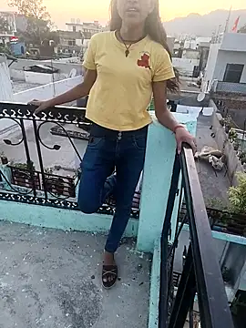 Priya7579 online show from April 2026 01:13:02 PM