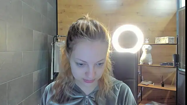 EmmaaMcDon online show from April 2026 08:12:01 AM