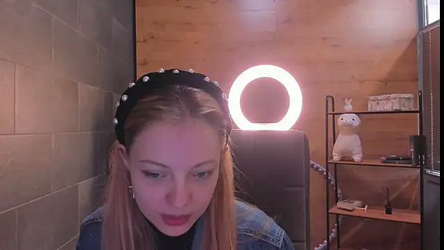 EmmaaMcDon online show from April 2026 09:39:02 AM