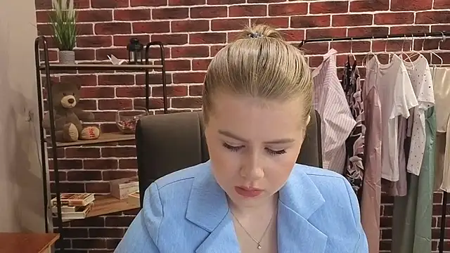 TracyyRoss online show from April 2026 01:04:01 PM