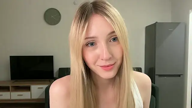 Snapshot of Kattie_Petite chatting on May 2026 04:49:02 PM Kattie Petite online show from May 2026 04:49:02 PM
