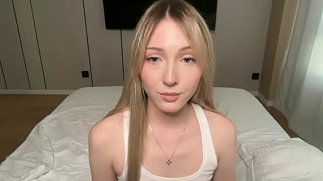 Snapshot of Kattie_Petite chatting on May 2026 04:35:02 PM Kattie Petite online show from May 2026 04:35:02 PM