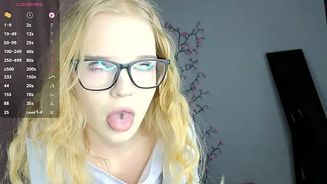 RoseeFairy online show from April 2026 06:44:02 PM