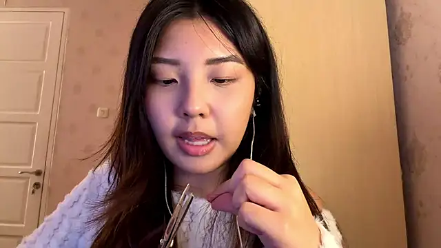 Snapshot of MinnaHannaman chatting on April 2026 08:37:02 AM MinnaHannaman online show from April 2026 08:37:02 AM