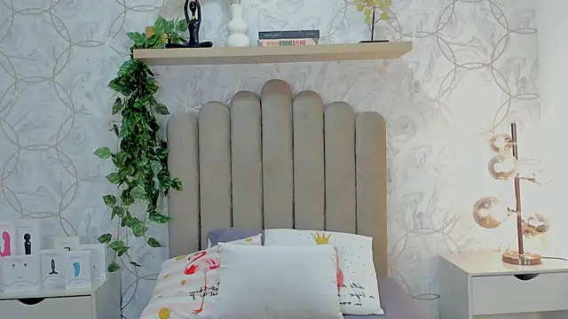 Snapshot of katherine_glow chatting on June 2026 07:13:02 PM katherine glow online show from June 2026 07:13:02 PM