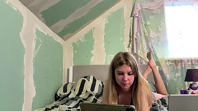 Snapshot of Skinny_girl_ chatting on June 2026 02:17:02 PM Skinny girl online show from June 2026 02:17:02 PM