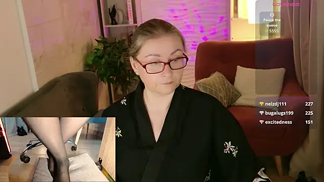 Alexandra Kind online show from July 2026 02:01:01 AM