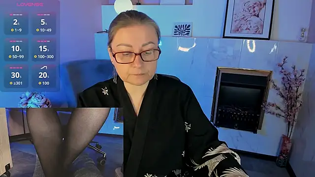 Alexandra Kind online show from April 2026 08:53:02 PM