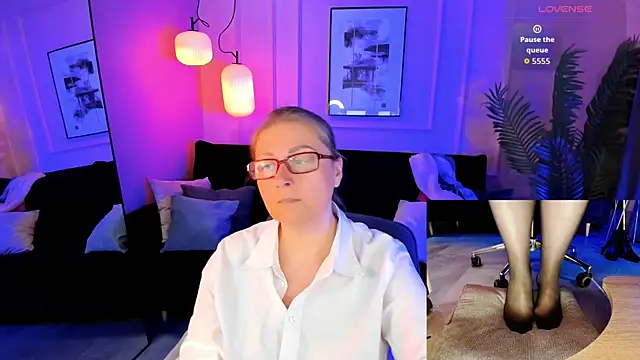 Alexandra Kind online show from June 2026 09:20:02 PM