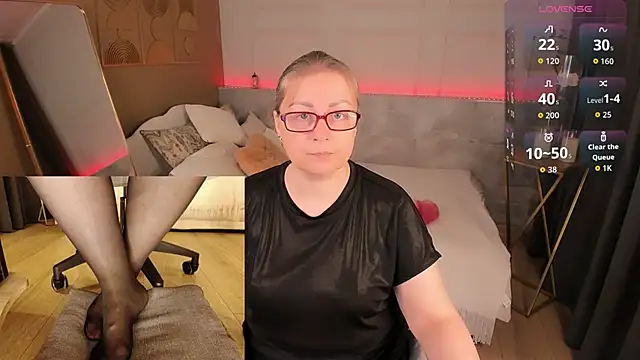 Alexandra Kind online show from May 2026 08:41:01 PM