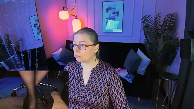 Alexandra Kind online show from April 2026 09:08:01 PM