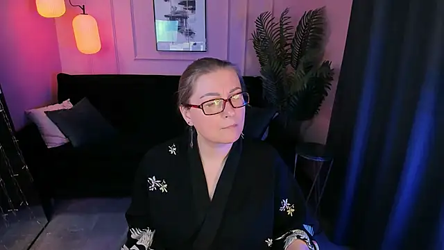 Alexandra Kind online show from April 2026 12:05:01 AM