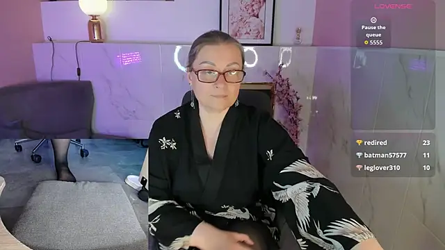 Alexandra Kind online show from May 2026 01:53:02 AM