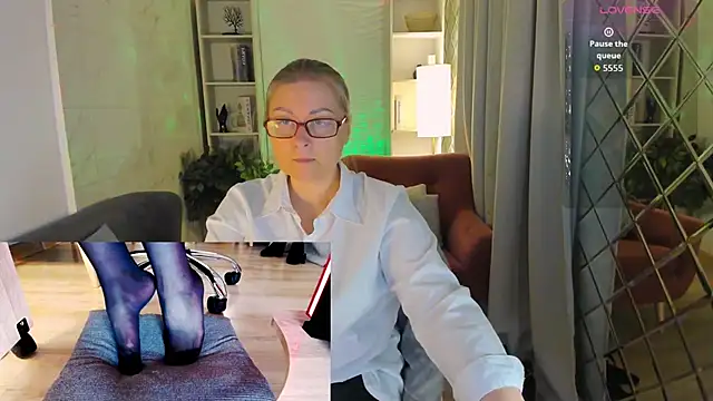 Alexandra Kind online show from June 2026 08:47:01 PM