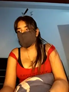 HotShanayaXO online show from April 2026 05:25:01 PM