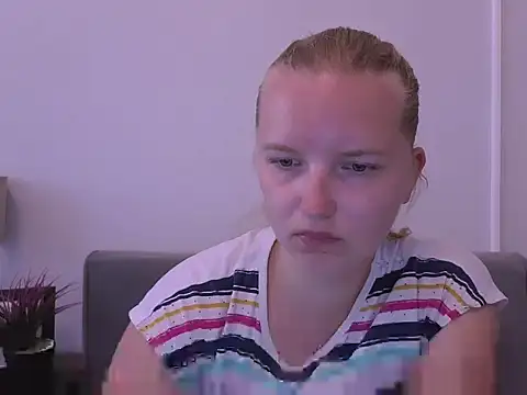 Snapshot of RoseTeacherX chatting on June 2026 07:30:01 AM RoseTeacherX online show from June 2026 07:30:01 AM
