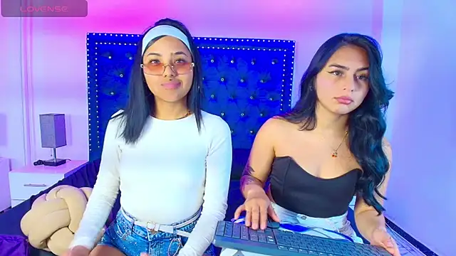 Serena and zoe online show from April 2026 07:29:04 PM